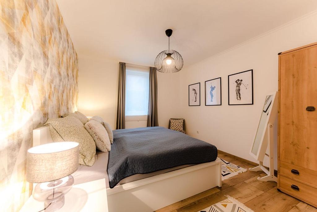 Birdie Apartman Золочань Екстер'єр фото