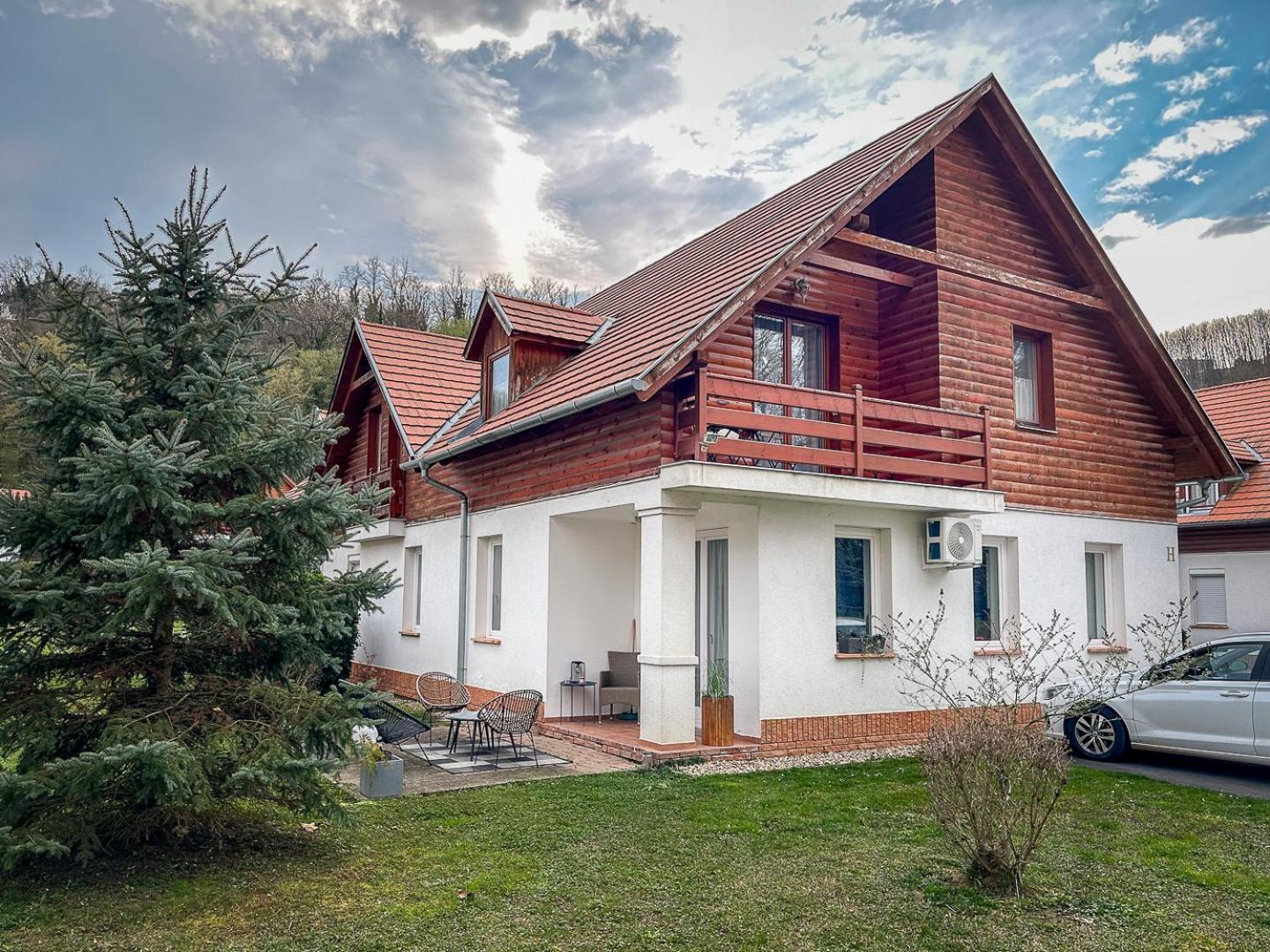 Birdie Apartman Золочань Екстер'єр фото